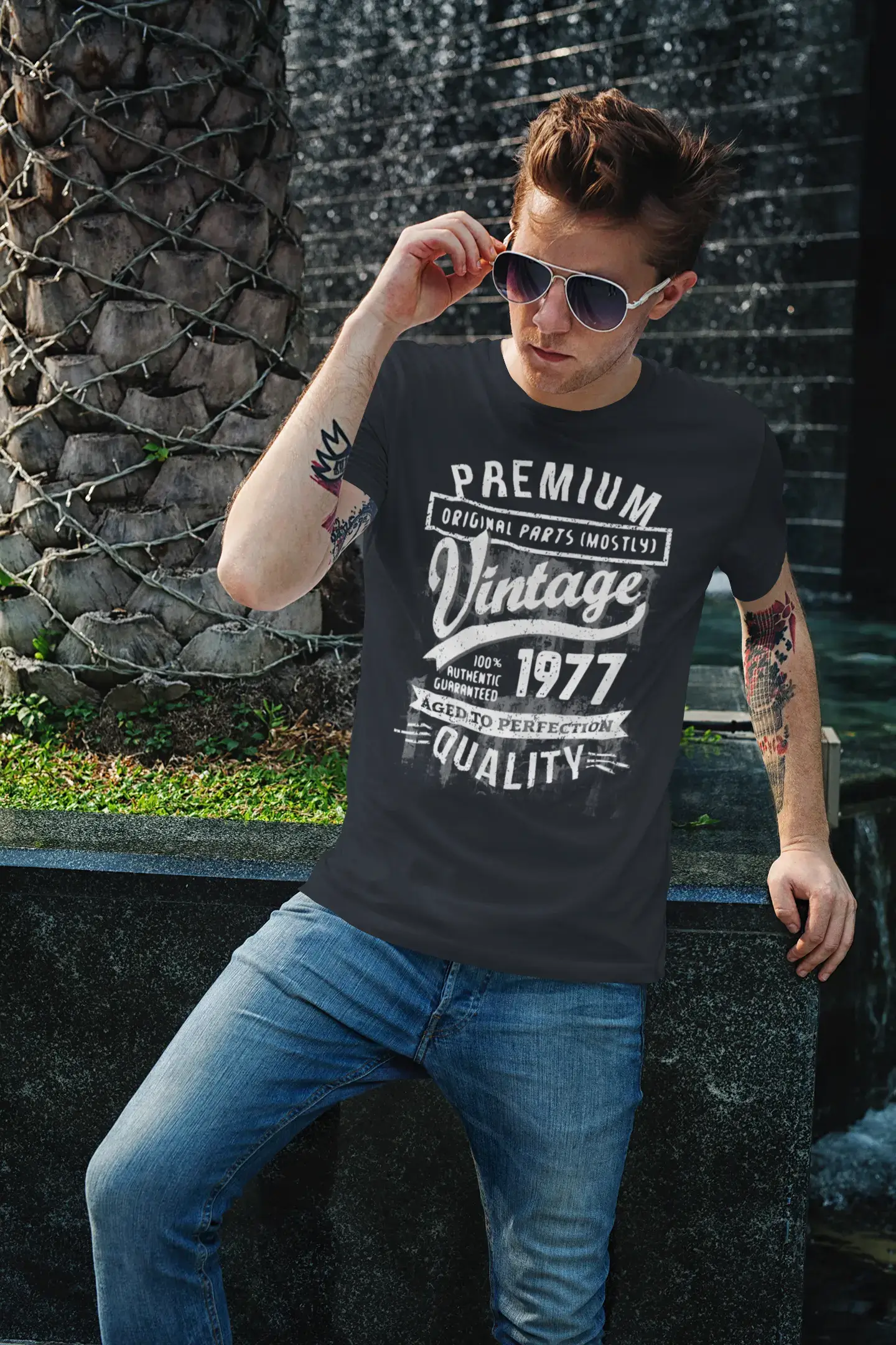 ULTRABASIC - Graphic Men's 1977 Aged to Perfection Birthday Gift T-Shirt